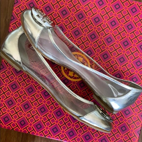 New Tory Burch Reva Audrey rare clear lucite silver logo medallion ballet flat - Picture 8 of 16